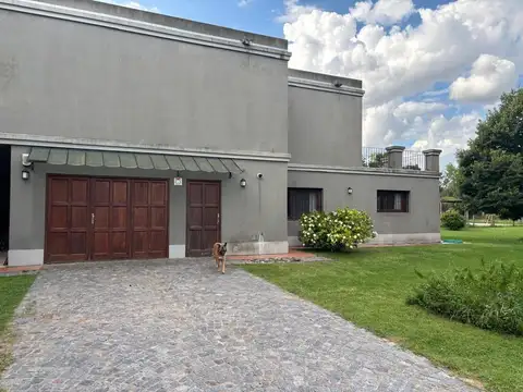 Casa 5 ambientes con 4 baños