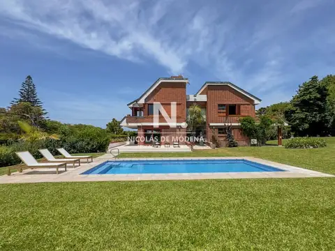 En venta casa de 4 dormitorios, impecable en San Rafael Punta del Este