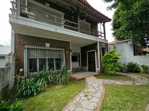 VENTA CASA 5 AMB IDEAL DOS FAMILIAS CASTELAR NORTE