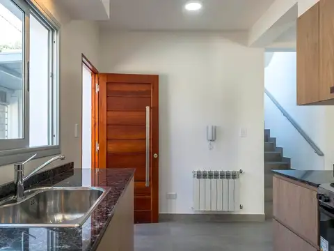 Casa en Alquiler con 1 cochera