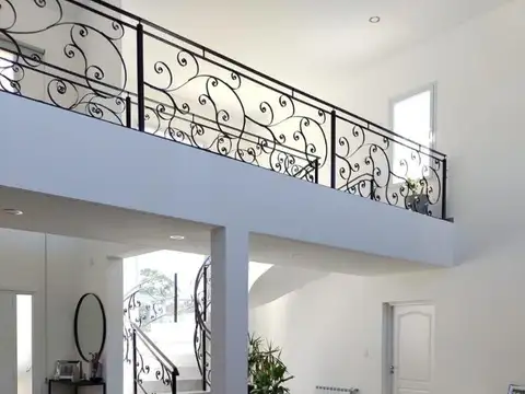 Casa 7 ambientes con 4 baños