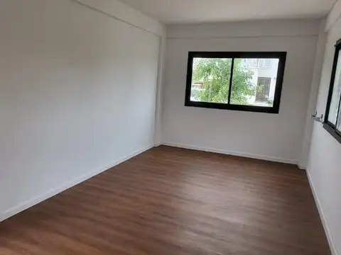 Casa en Alquiler con 3 cocheras