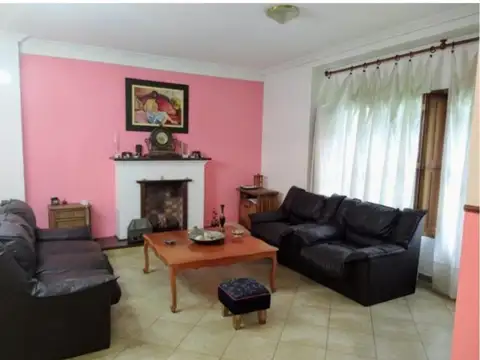 CASA Venta moron 6 amb parque cocheras