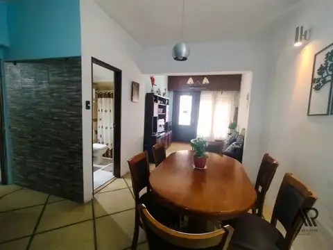 Casa en venta c/ cochera en Cordón