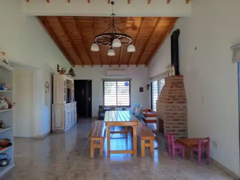 Venta Casa c/jardín y pileta San Vicente lote510m2