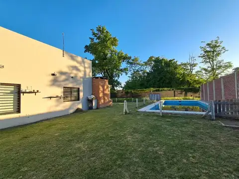 Venta Casa c/jardín y pileta San Vicente lote510m2
