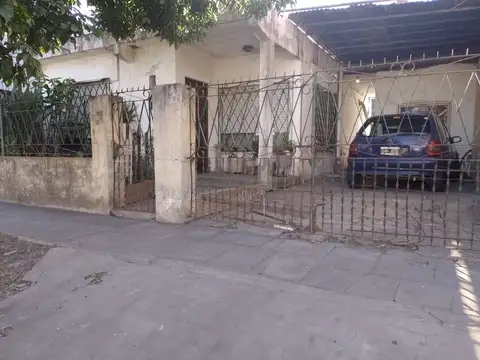 Casa americana sobre Av Ratti -ideal destino comercial