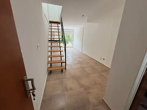 Las Casas 3800, Piso 1