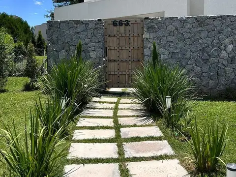 Casa en Alquiler Temporal de 4 dormitorios