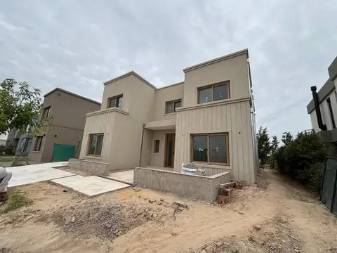 Casa en Venta en Laguna Grande, USD 490.000