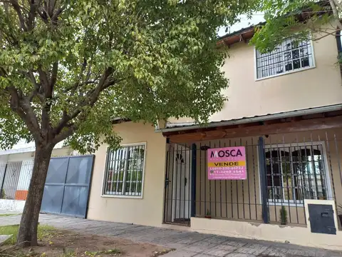 Casa en Venta con 2 cocheras