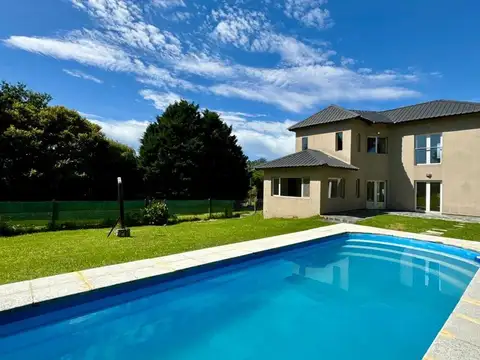 Venta casa 3 ambientes pileta Sierra de los Padres