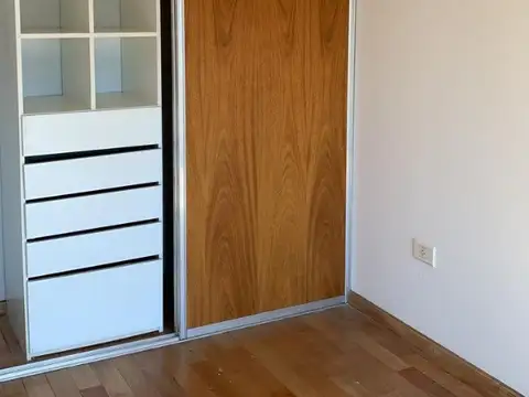 San Juan 2300, Piso 8