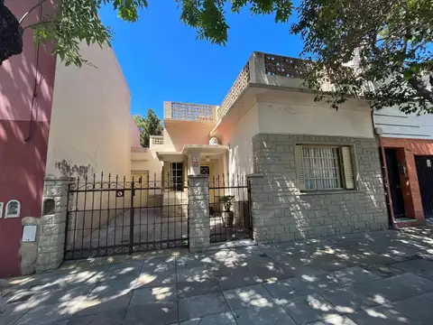 Venta. Permuta. Casa. 4 Amb. Correa y San Isidro Labrador.