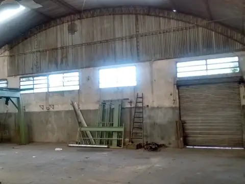 Galpón 330m2 s/Lote 17,32x50 con Casa 100m2