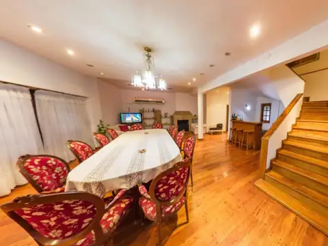 Villa Ortuzar Casa 437mts, 7 amb, jardin, pileta, quincho.
