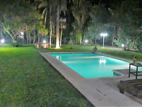 Casa en Alquiler con 3 cocheras