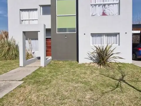 Casa 5 ambientes con 4 baños