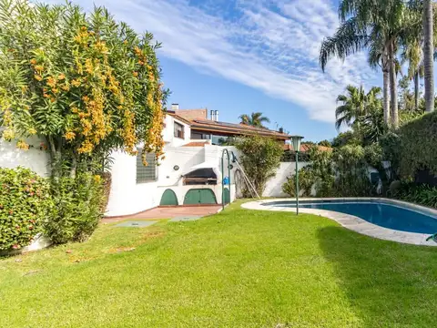 Casa en  Martinez con jardin y pileta