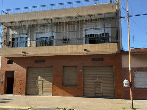 CASA 4 AMBIENTES CON LOCALES COMERCIALES EN VENTA