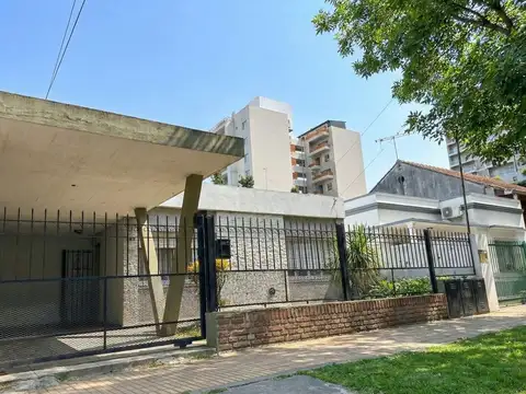 VENTA PH TIPO CASA COCHERA JARDIN Y PATIO  FRENTE