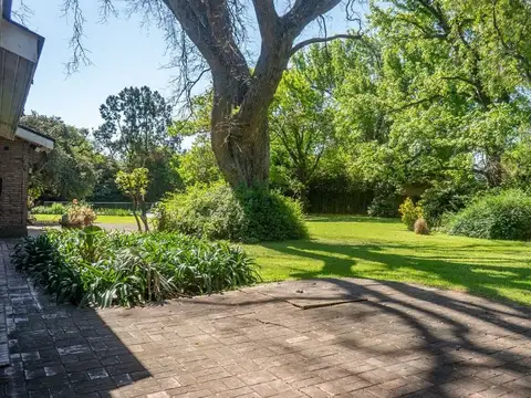 Casa en Venta con 2 cocheras