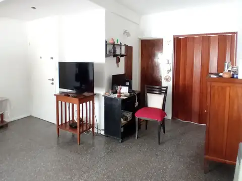 EXCELENTE DEPARTAMENTO DE 4 AMBIENTES CON BALCON Y PATIO