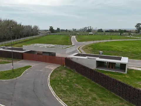 Avenida Fuerza Aérea  al 5100