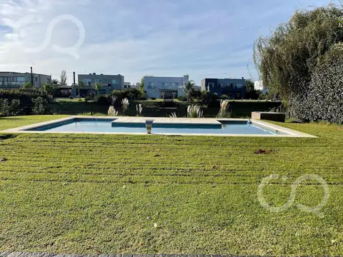 CASA A LA LAGUNA EN BARRIO LOS TALAS CANNING