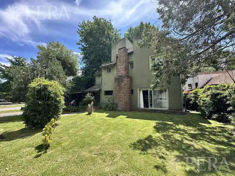 Venta casa 4 ambientes con piscina y cochera en Country Club El Carmen