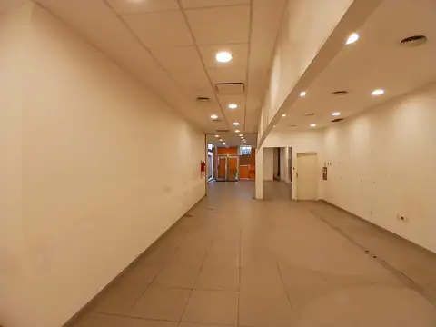 Local en Alquiler en Villa del Parque, USD 6.300