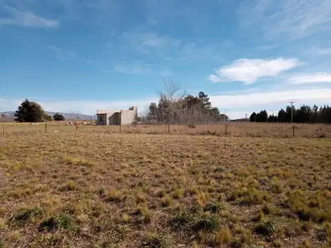 Los Fresnos e/ Camino de las Carretas y Los Lapachos