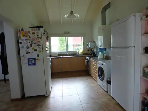 Casa 7 ambientes con 2 baños