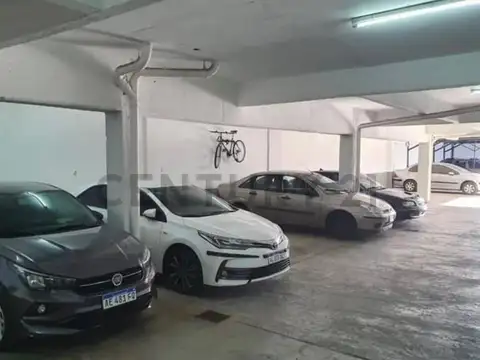 SE VENDE COCHERA EN FLORES