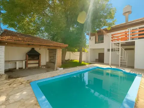 Casa en Venta en La Plata [Cod: ]