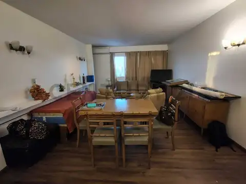 Vendo Departamento de 3  ambientes zona Centro.