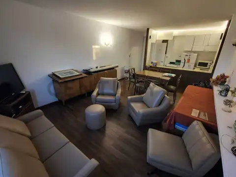 San luis 1800, Piso 10