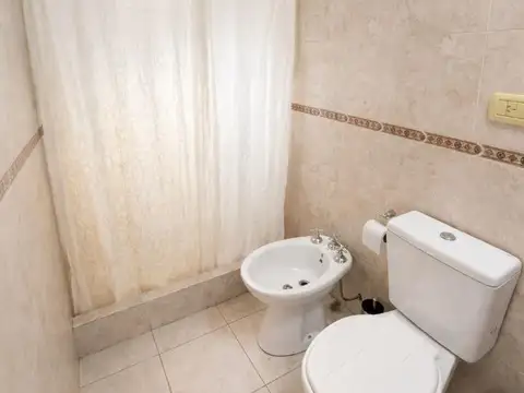 ALQUILER MONOAMBIENTE – A 1 CUADRA DE TRIBUNALES