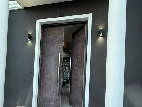 Casa 7 ambientes con 3 baños