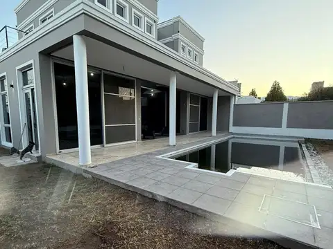 Casa en Venta en Mendoza, USD 245.000