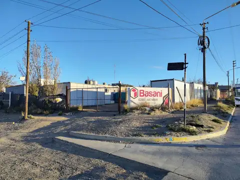 Terreno en esquina sobre Av. Gales