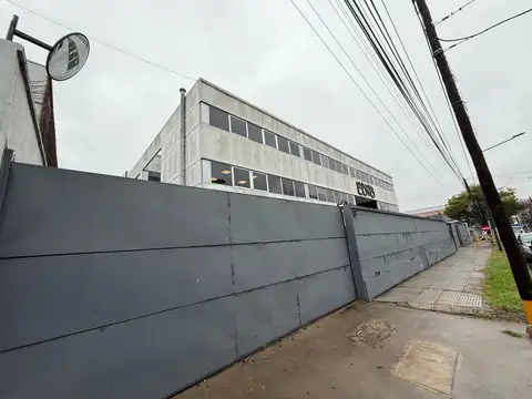 Oficina 20 ambientes con 10 baños