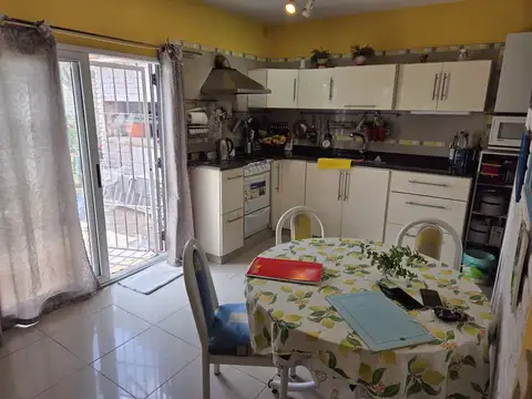 Casa 4 ambientes con 4 baños