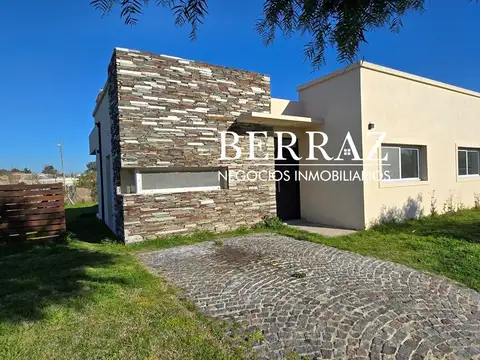Casa Venta 3 Dormitorios Barrio San Alfonso Lote de 446 m2 Pilar del Este