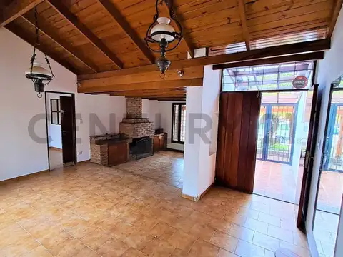 Casa 6 ambientes con 2 baños