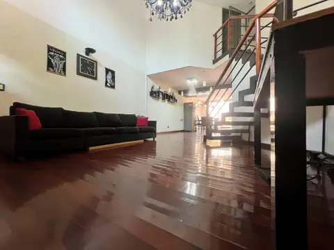 Casa en Venta con 4 cocheras