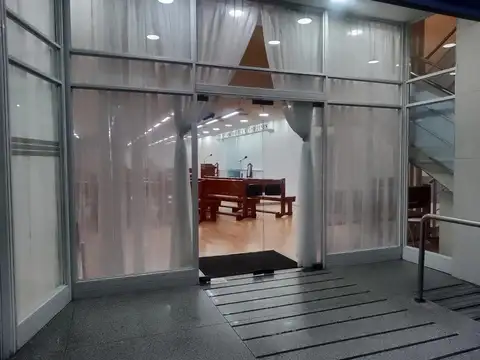 Excelente Local en Alquiler – San Nicolas