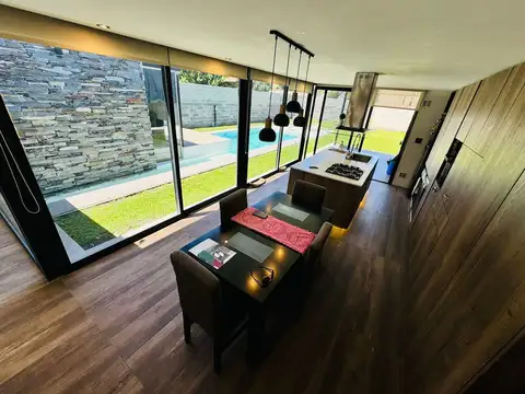 Casa en Remolcador Guarani 1000 de cuatro ambientes con piscina