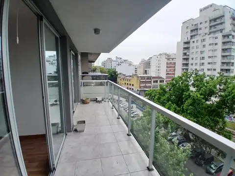 Departamento de 2 ambientes con cochera, balcón y amenities