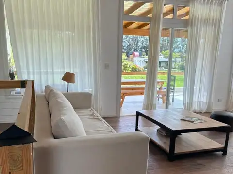 Casa 4 ambientes con 3 baños